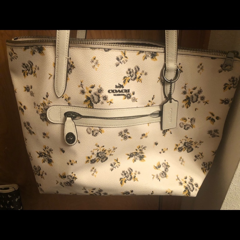 Coach shoulder bag. Rarely used.